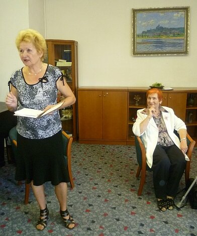 Prezentácia najnovšej knihy 84-ročnej poetky a textárky Kataríny Hudecovej.